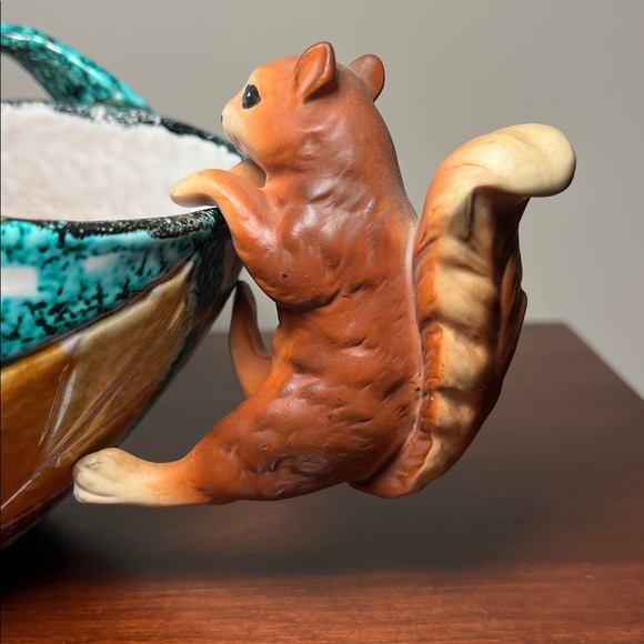 Adorable Vintage Handpainted Ceramic Porcelain Squirrel Planter Pot Hanger - Picture 5 of 12